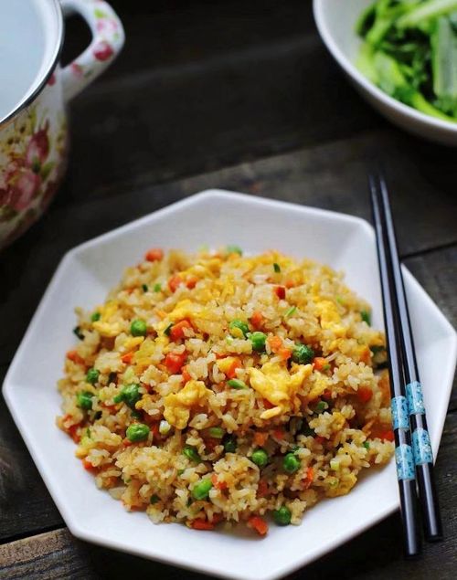学会蹦蹦炒饭的制作方法，做出口感香醇、色香味俱全的美味佳肴